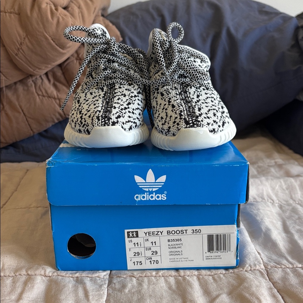 NIB Yeezy Boost 350 Kids Sneakers